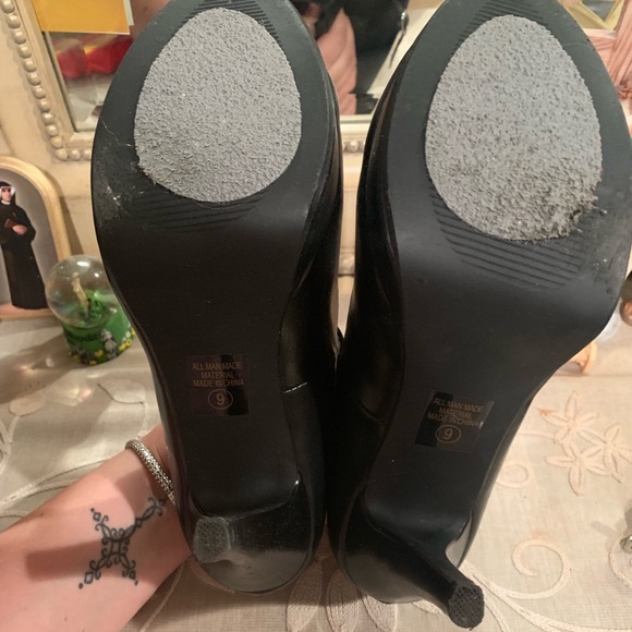 Black pumps - Picture 2 of 6